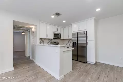 Kitchen - 1720 E Thunderbird Rd #1056, Phoenix, AZ 85022 photo 2 of 3