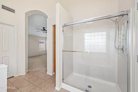 Bath - 4515 E Lone Cactus Dr, Phoenix, AZ 85050 photo 2 of 4