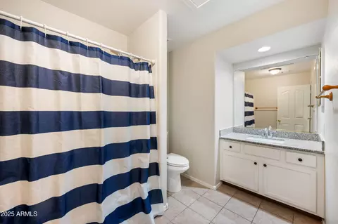Bath - 4515 E Lone Cactus Dr, Phoenix, AZ 85050 photo 4 of 4