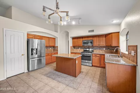 Kitchen - 4515 E Lone Cactus Dr, Phoenix, AZ 85050 photo 2 of 3