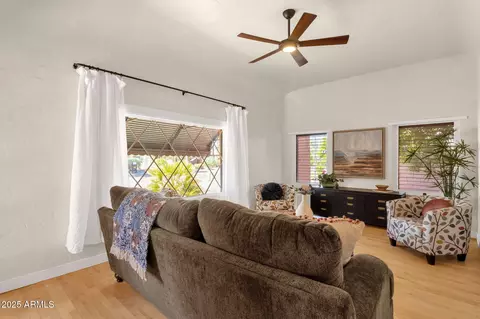 Living - 1530 Earll Dr, Phoenix, AZ 85014 photo 1 of 2