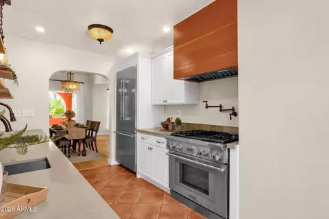 Kitchen - 1530 Earll Dr, Phoenix, AZ 85014 photo 4 of 5