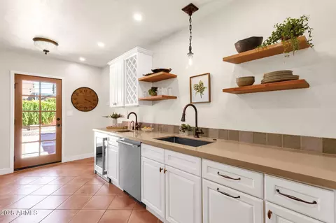 Kitchen - 1530 Earll Dr, Phoenix, AZ 85014 photo 5 of 5