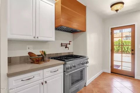 Kitchen - 1530 Earll Dr, Phoenix, AZ 85014 photo 2 of 5