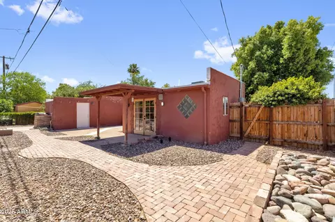 Exterior - 1530 Earll Dr, Phoenix, AZ 85014 photo 6 of 7