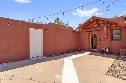 Exterior - 1530 Earll Dr, Phoenix, AZ 85014 photo 5 of 7