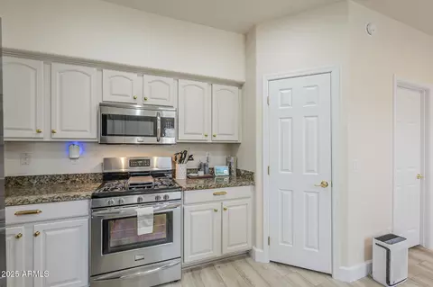 Kitchen - 2412 W Eagle Feather Rd, Phoenix, AZ 85085 photo 8 of 8