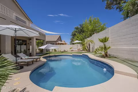 Exterior - 2412 W Eagle Feather Rd, Phoenix, AZ 85085 photo 7 of 9