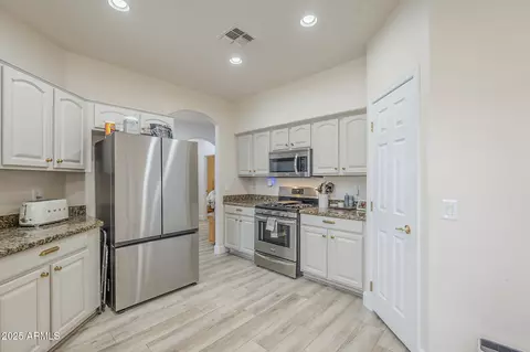 Kitchen - 2412 W Eagle Feather Rd, Phoenix, AZ 85085 photo 2 of 8