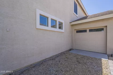 Exterior - 2412 W Eagle Feather Rd, Phoenix, AZ 85085 photo 4 of 9