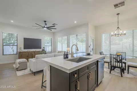 Kitchen - 1785 E Sereno Dr, Gilbert, AZ 85296 photo 5 of 6