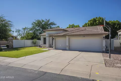 1785 E Sereno Dr, Gilbert, AZ 85296
