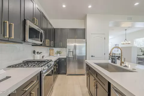 Kitchen - 1785 E Sereno Dr, Gilbert, AZ 85296 photo 6 of 6