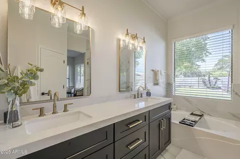 Bath - 1785 E Sereno Dr, Gilbert, AZ 85296 photo 1 of 5