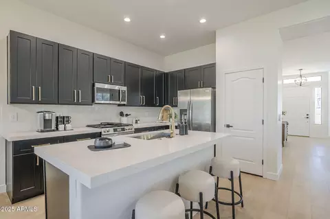 Kitchen - 1785 E Sereno Dr, Gilbert, AZ 85296 photo 3 of 6