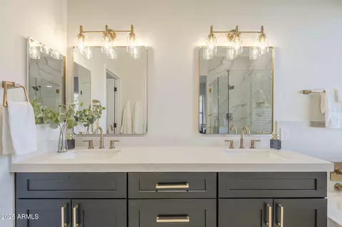 Bath - 1785 E Sereno Dr, Gilbert, AZ 85296 photo 3 of 5