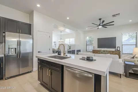 Kitchen - 1785 E Sereno Dr, Gilbert, AZ 85296 photo 4 of 6