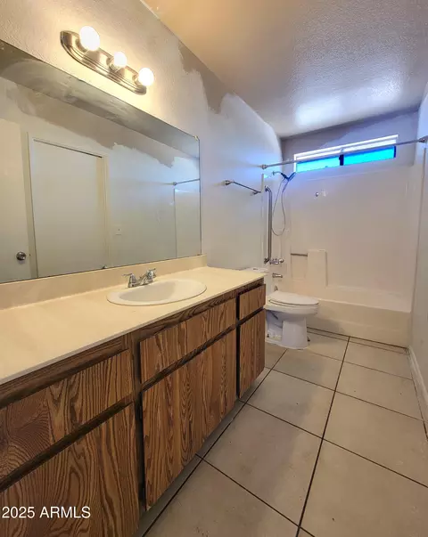 Bath - 2737 E Bluefield Ave, Phoenix, AZ 85032 photo 1 of 1