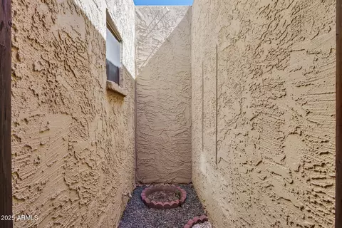 Exterior - 1172 E Cheryl Dr, Phoenix, AZ 85020 photo 3 of 8