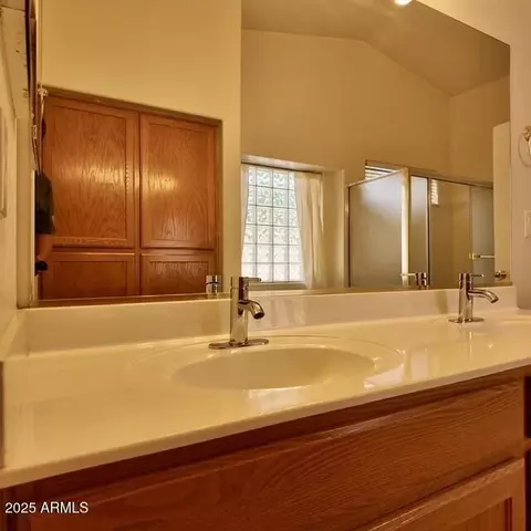 Bath - 3626 E Potter Dr, Phoenix, AZ 85050 photo 2 of 4
