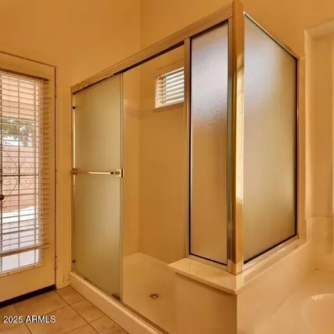 Bath - 3626 E Potter Dr, Phoenix, AZ 85050 photo 3 of 4