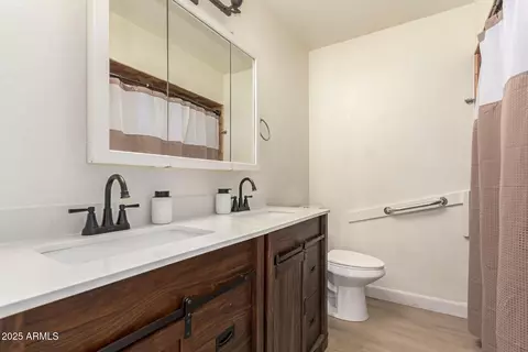 Bath - 1378 N Wickiup Rd, Apache Junction, AZ 85119 photo 2 of 3