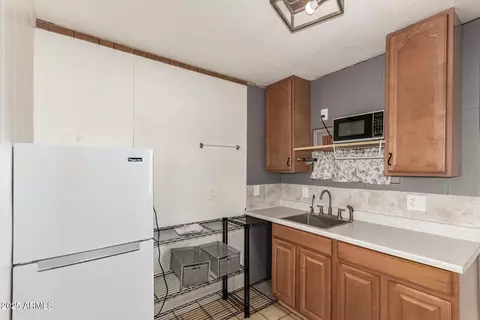 Kitchen - 1378 N Wickiup Rd, Apache Junction, AZ 85119 photo 5 of 6