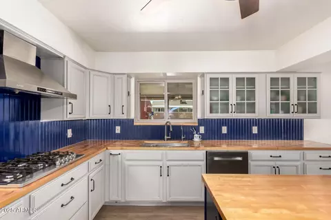 Kitchen - 1378 N Wickiup Rd, Apache Junction, AZ 85119 photo 2 of 6