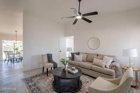 521 E Wickieup Ln, Phoenix, AZ 85024