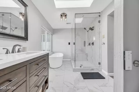 Bath - 4928 E Palm Ln, Phoenix, AZ 85008 photo 1 of 2