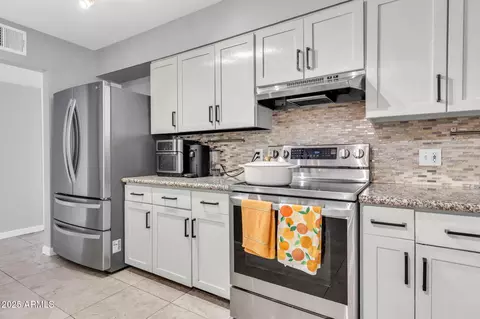 Kitchen - 4928 E Palm Ln, Phoenix, AZ 85008 photo 1 of 1