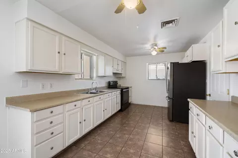 Kitchen - 1511 S Grand Dr, Apache Junction, AZ 85120 photo 2 of 4