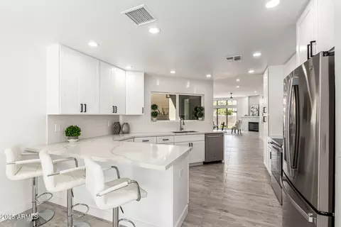 Kitchen - 4116 E Lupine Ave, Phoenix, AZ 85028 photo 1 of 4
