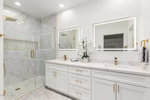 Bath - 4116 E Lupine Ave, Phoenix, AZ 85028 photo 1 of 3