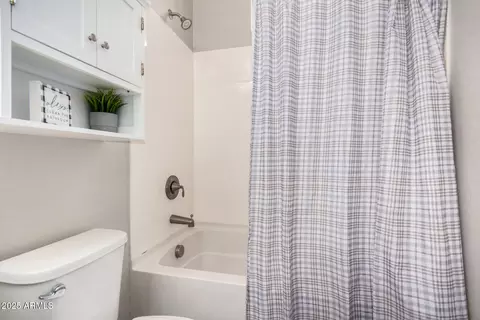 Bath - 3907 E Perkinsville St, Gilbert, AZ 85295 photo 5 of 5
