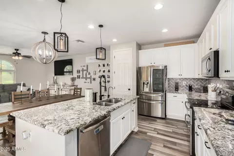 Kitchen - 3907 E Perkinsville St, Gilbert, AZ 85295 photo 2 of 4