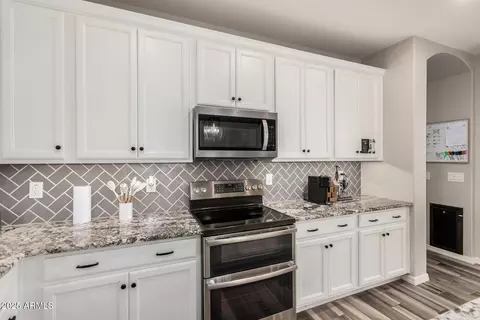 Kitchen - 3907 E Perkinsville St, Gilbert, AZ 85295 photo 4 of 4