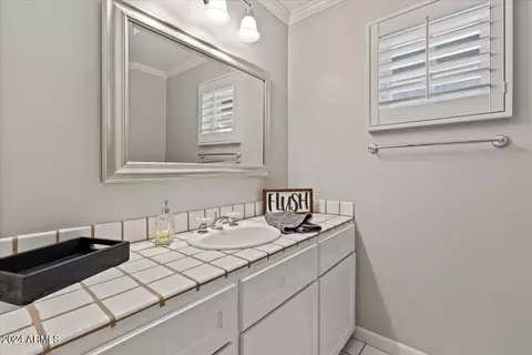 Bath - 3841 Elm St, Phoenix, AZ 85018 photo 6 of 7