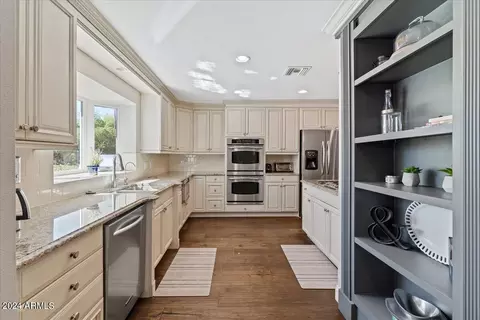 Kitchen - 3841 Elm St, Phoenix, AZ 85018 photo 4 of 5
