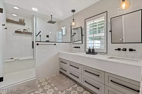 Bath - 3841 Elm St, Phoenix, AZ 85018 photo 1 of 7