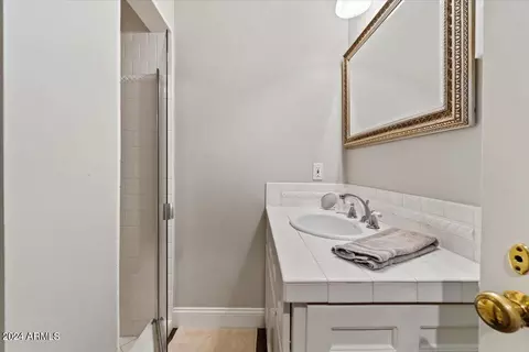 Bath - 3841 Elm St, Phoenix, AZ 85018 photo 4 of 7