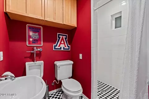 Bath - 3841 Elm St, Phoenix, AZ 85018 photo 7 of 7