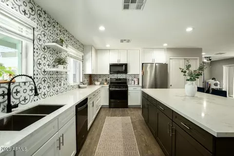 8115 E Cypress St, Scottsdale, AZ 85257