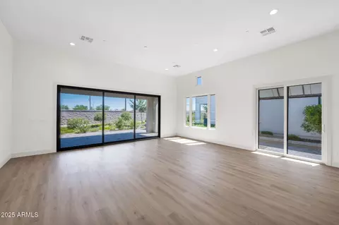 Living - 2648 E Longhorn Ct, Gilbert, AZ 85297 photo 2 of 6