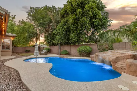 586 E Julian Dr, Gilbert, AZ 85295