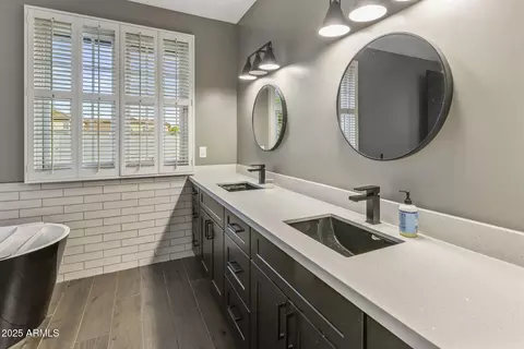 Bath - 3533 E Suncrest Ct, Phoenix, AZ 85044 photo 5 of 7