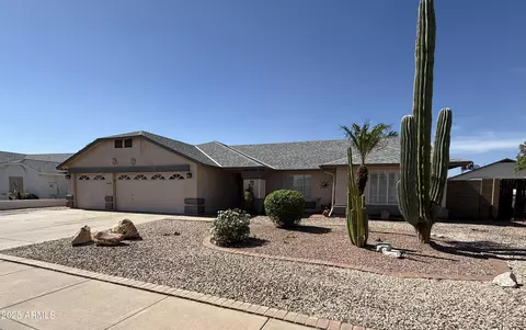 8960 W Rose Ln, Glendale, AZ 85305