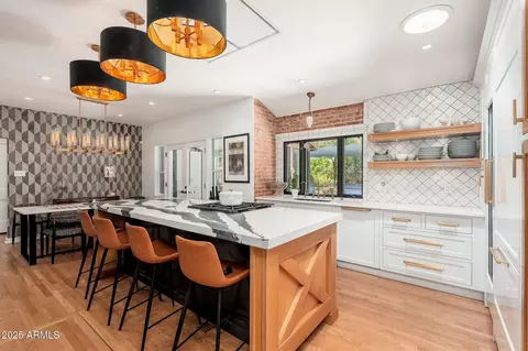 Kitchen - 346 E Orangewood Ave, Phoenix, AZ 85020 photo 5 of 9
