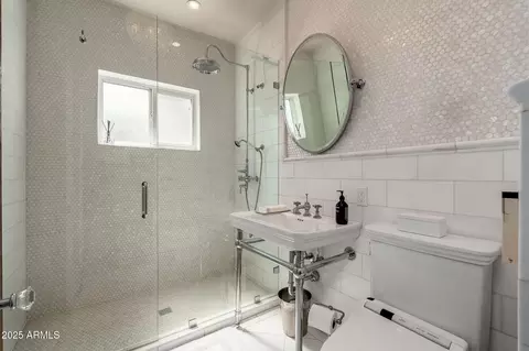 Bath - 346 E Orangewood Ave, Phoenix, AZ 85020 photo 6 of 6