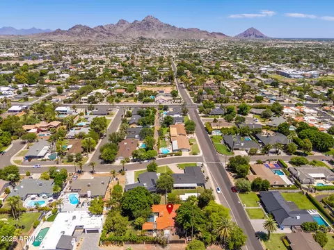 View/Area - 346 E Orangewood Ave, Phoenix, AZ 85020 photo 4 of 8